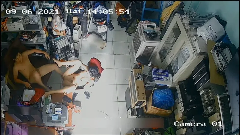 Vợ yêu ông xã xxx nhau trong của hàng máy tính